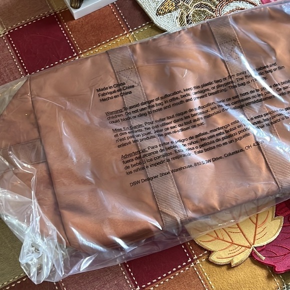 Brand New Weekender Duffle Travel Bag Removable Faux Sherpa Pouch Crossbody - Picture 13 of 15